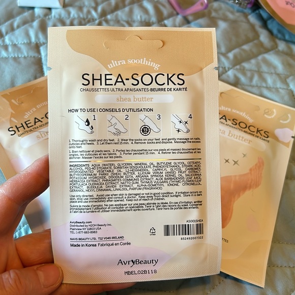 NWT, pack of 4, Avry Beauty, Shea Butter Socks, 1 pr of socks per package 👣🌹💕 - Picture 3 of 3